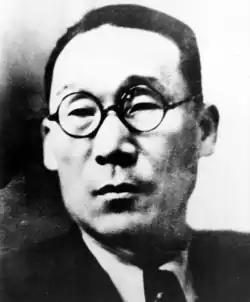 Black and white picture of Lee In