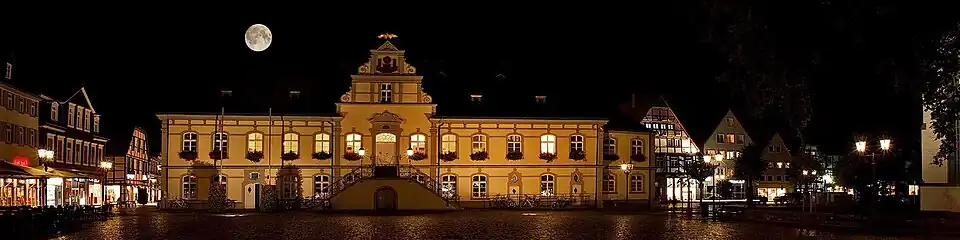 Town hall 2015, by night, on the left Lange Straße, on the right Rathausstraße