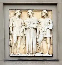 Signifies Liverpool's importance in shipbuilding and shipping.