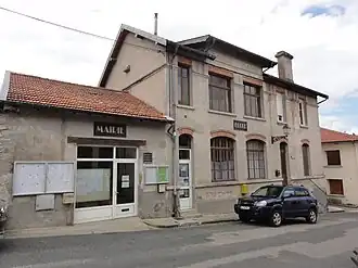The town hall in Longeaux