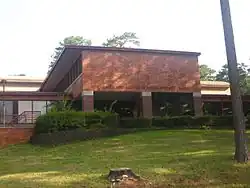Student Center named for Carroll and Elizabeth Hixson