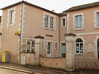 The town hall in Luant