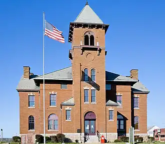 Madison County Courthouse in Fredericktown