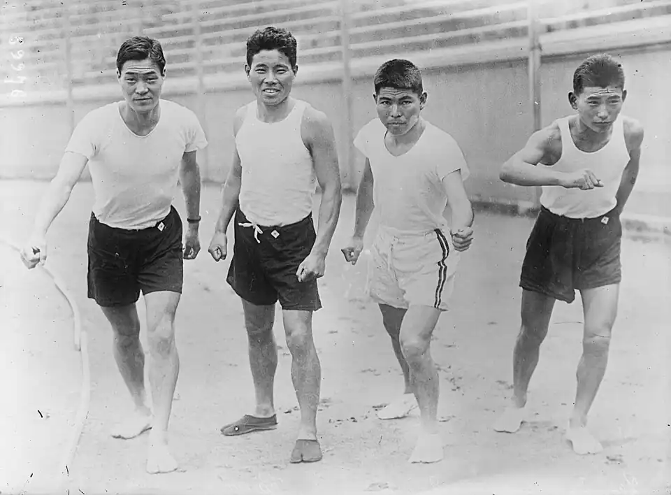 Marathoniens japonais 1920.jpg