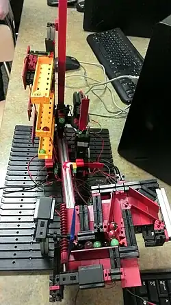Automatic marble sorter built with Fischertechnik