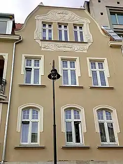 Gable top with Art Nouveau motifs