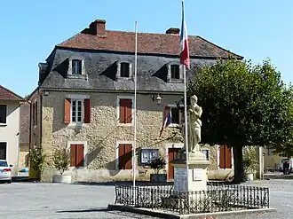 The town hall in Mauzac