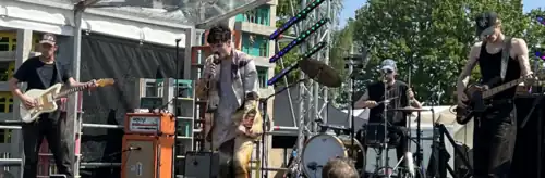 Model/Actriz performing in 2023