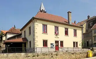 The town hall in Montécheroux