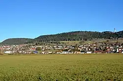 View across Deilingen towards Montschenloch and Ortenberg (left)