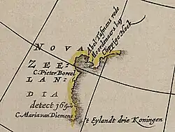 Brown square paper with Dutch writing and a thick red, curved line