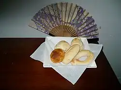 Image containing: in the back two Pandeyucas, in front to the right two Pandebonos and in front to the left an Almojábana.