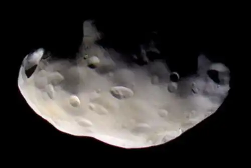 View of the moon, taken during September 2005 flyby by Cassini.