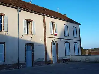 The town hall in Parly