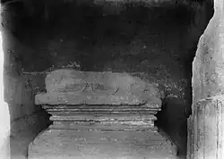 Central pedestal in the Peacock Cave (total width of 2.18 meters; 7 feet)