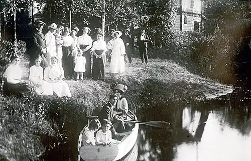 Repin hosts guests at Penaty (1912)