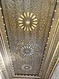 View a ceiling sculpted with roses and geometrical frames