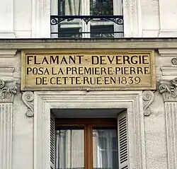 Plaque affixed to no. 19-21 rue Rambuteau