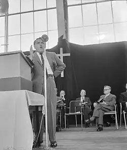 Morris Cerullo preaching