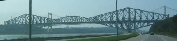 The Quebec Bridge is of the general structure described above.