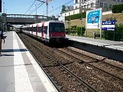 Train MI 84 arriving at the station (towards Marne-la-Vallée–Chessy) and sign indicating the name of the station