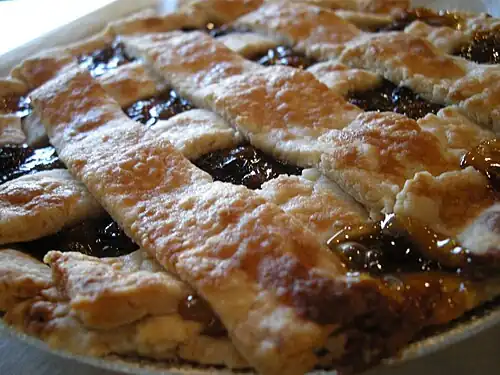 Raisin pie with a lattice-style crust