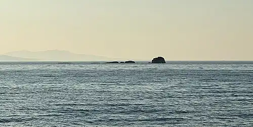 Rocks northwest of Kalem island