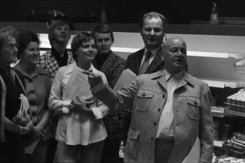 Ruben Jaari (to the right) with staff in 1973