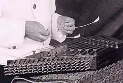 Santur hand position