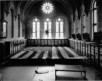 #42 (24/9/1877), The original Star-Spangled Banner flag undergoing restoration work in 1914 in the West Wing of the Smithsonian Institution Building, under the hanging giant squid model, one of the few exhibits not removed for the occasion (see also photograph showing seamstresses at work under the guidance of Amelia Fowler)