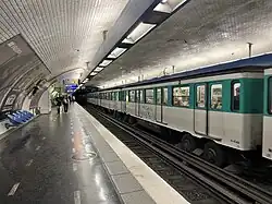 Line 6 platforms at Place d'Italie