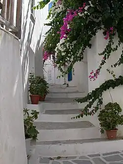 Image of a street in Bourgos, in the town of Naxos