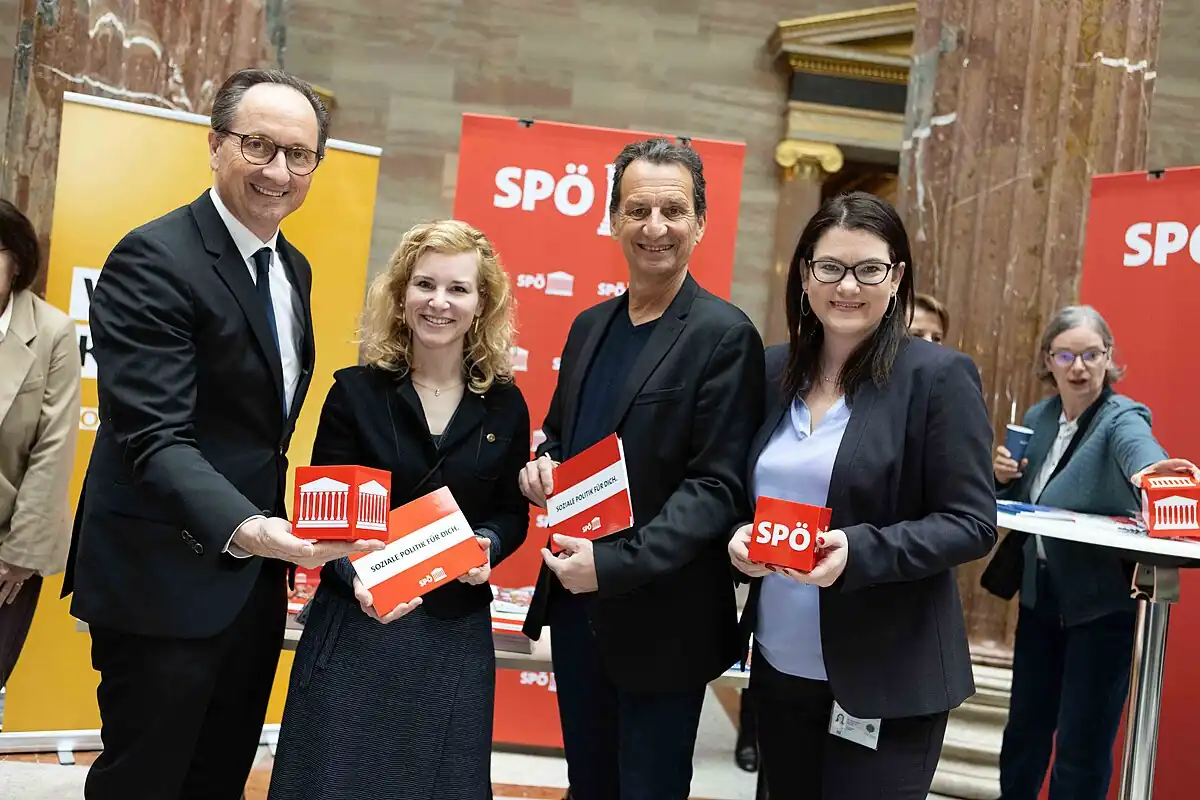 Tag der offenen Tür im Parlament (52631097025).jpg