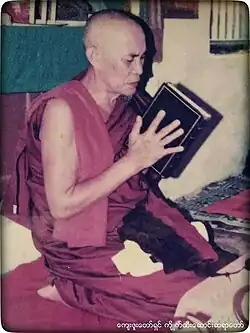 The Kyaikhtisaung Sayadaw delivering a Dhamma talk.