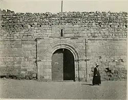 A portal in 1913