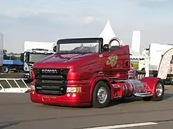 A former Scania T&nbsp;500 test truck, converted by Sven-Erik "Svempa" Bergendahl into a roadster, fitted with a twin-turbo and named the R&nbsp;999 "Red Pearl".