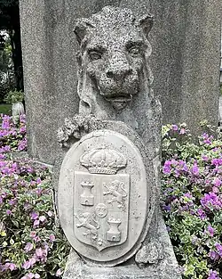 Coat of arms similar to the coat of arms of Spain used in 1700-1868 and 1834-1930