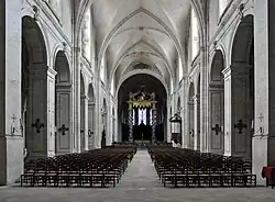 Middle-aisle and choir