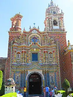 Azulejos of the facade made between 1650 and 1750[36] with Talavera pottery. Church of San Francisco Acatepec in San Andrés Cholula, Mexico.