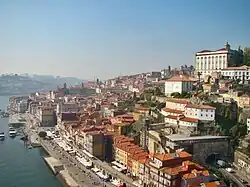 A panned out image of city buildings