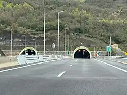 A picture of a tunnel portal. Two lanes of A3 enter the tunnel.
