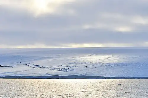 Zhuravlev Bay, located in the west coast of Komsomolets Island (80°44’N, 93°19‘E).