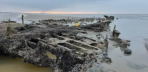 Shipwreck of HMS&nbsp;Crested Eagle on the Zuydcoote beach.
